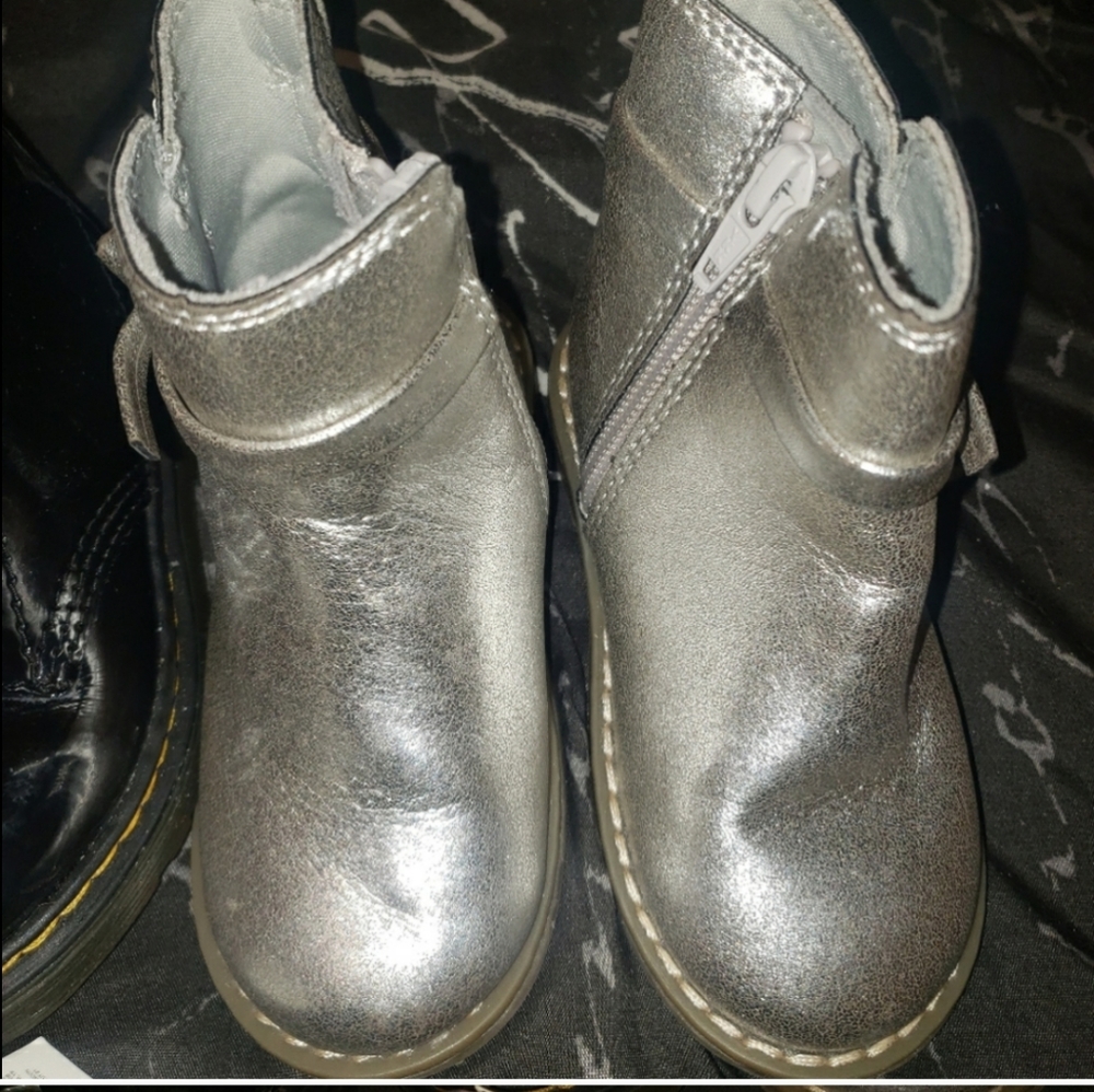 Silver toddler ankle boots.